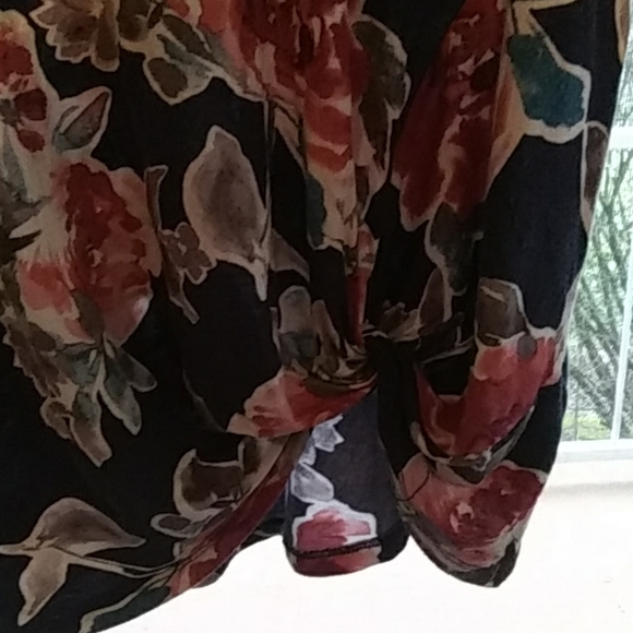 Studio B (by Bobeau) rose pattern tie-off blouse - Picture 3 of 7